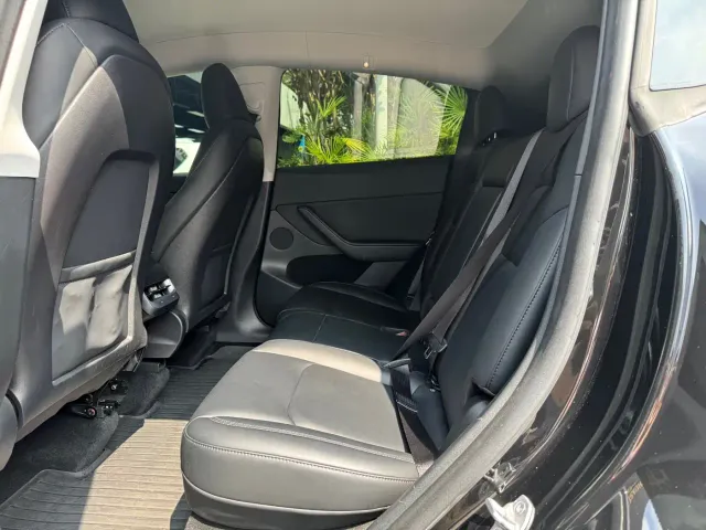 Tesla Model Y — Фото автомобиля 18
