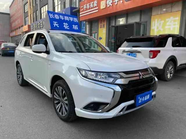 Mitsubishi Outlander — Фото автомобиля 3