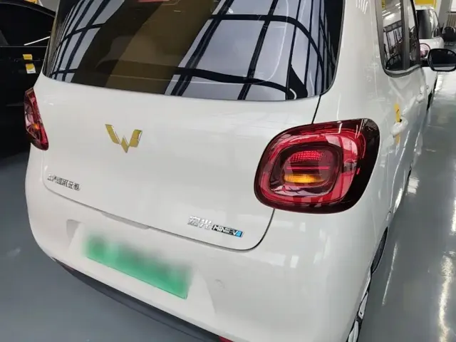 Wuling Hongguang Mini EV — Фото автомобиля 6