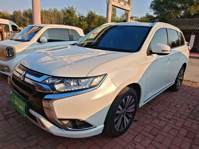 Фотография автомобиля — Mitsubishi Outlander