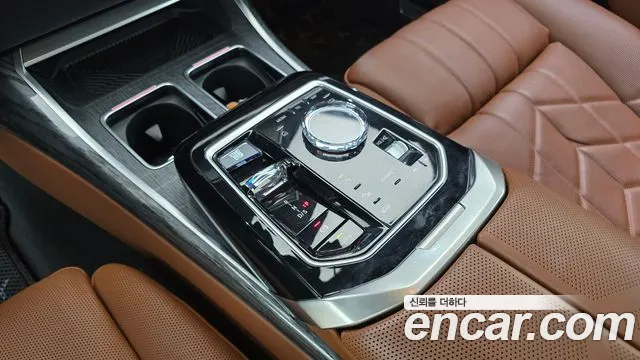 BMW 7-Series 7 серия (G70) 740i xDrive M Sport — Фото автомобиля 9