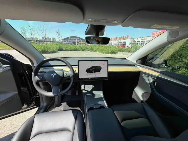 Tesla Model Y — Фото автомобиля 5