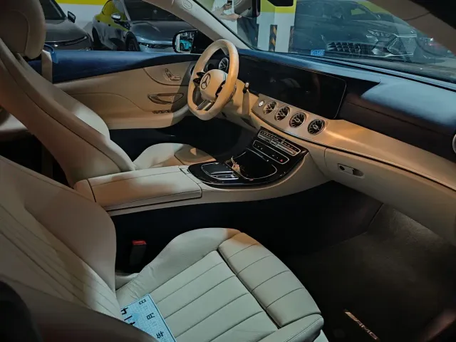 Mercedes-Benz E-Class — Фото автомобиля 6