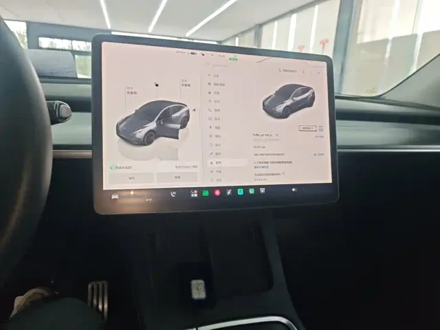 Tesla Model Y — Фото автомобиля 12