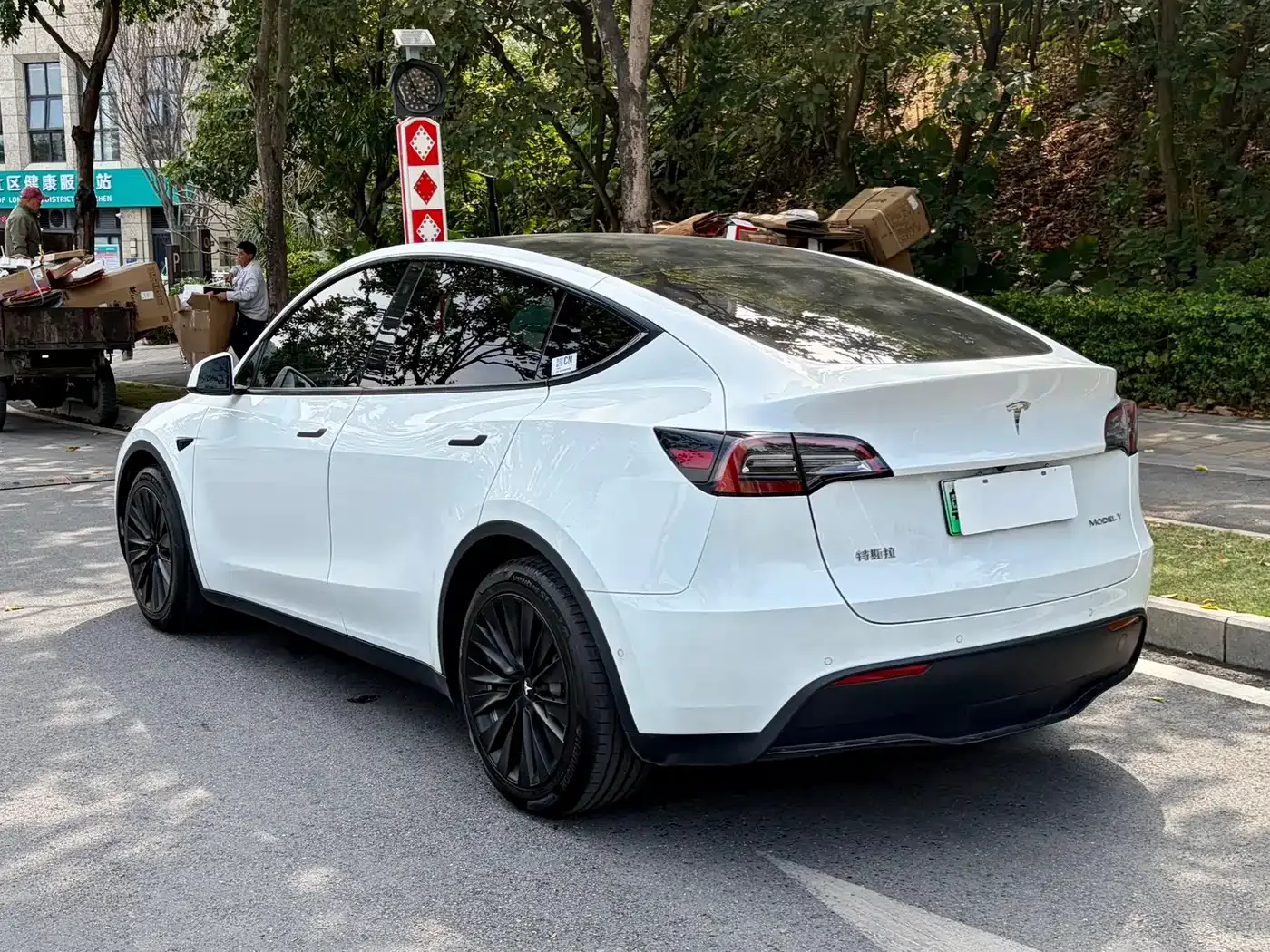 Tesla Model Y 2022 Rear-Wheel Drive Version — Фото автомобиля 7