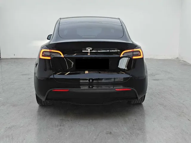 Tesla Model Y — Фото автомобиля 8