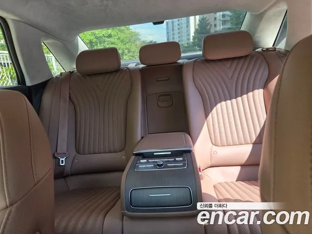 Hyundai Grandeur Grandeur (GN7) 2.5 Бензин 2WD — Фото автомобиля 16
