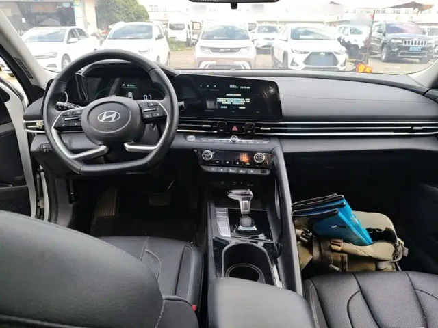 Hyundai Elantra — Фото автомобиля 9