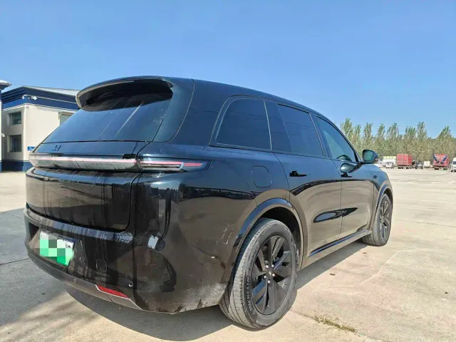 Li Auto L8 — Фото автомобиля 6