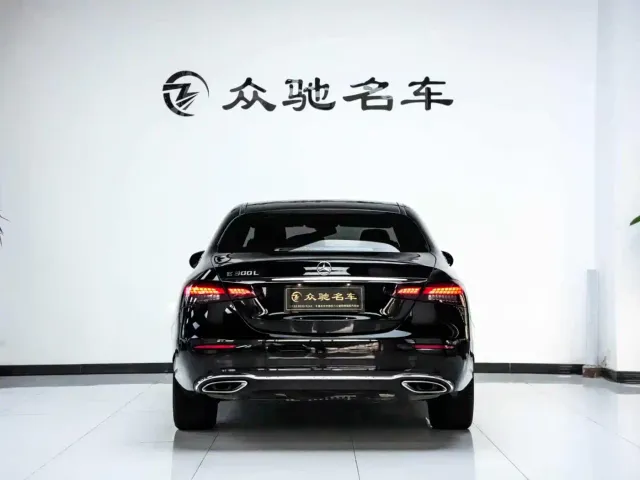 Mercedes-Benz E-Class — Фото автомобиля 11