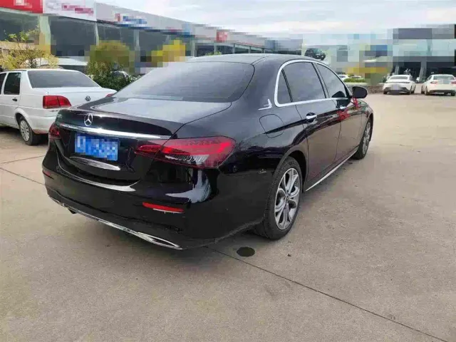 Mercedes-Benz E-Class — Фото автомобиля 2