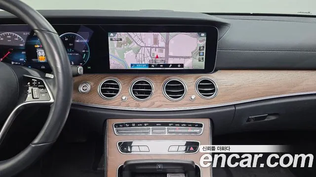 Mercedes-Benz E-Class — Фото автомобиля 14