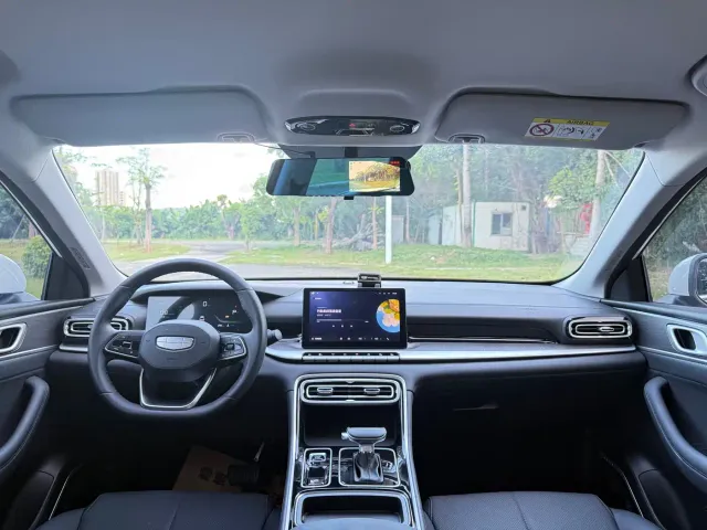 Geely Emgrand — Фото автомобиля 5