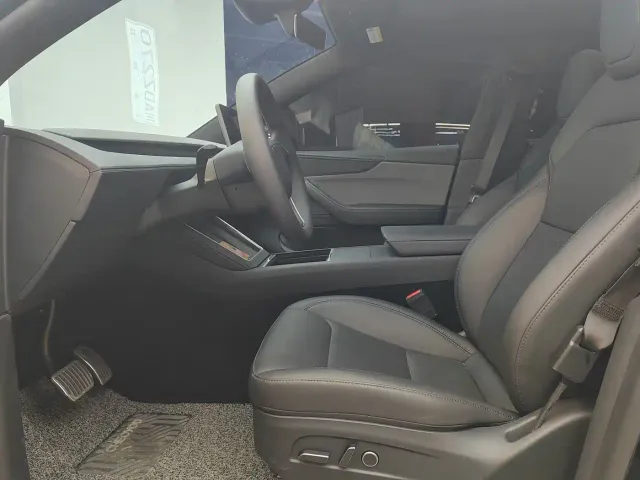 Tesla Model Y — Фото автомобиля 7