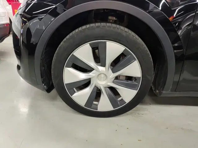 Tesla Model Y — Фото автомобиля 22