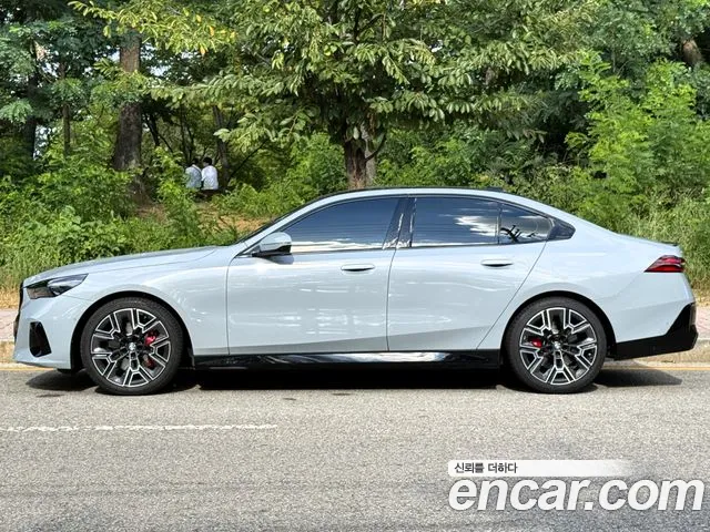 BMW 5-Series 5 серия (G60) 530i xDrive M Sport Pro Special Edition — Фото автомобиля 4