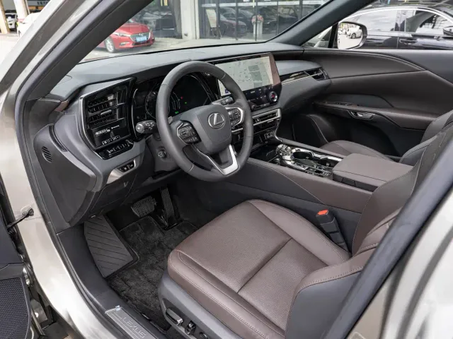Lexus RX — Фото автомобиля 9
