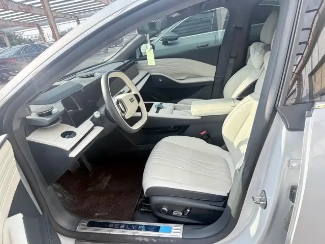 Geely Galaxy E8 — Фото автомобиля 7