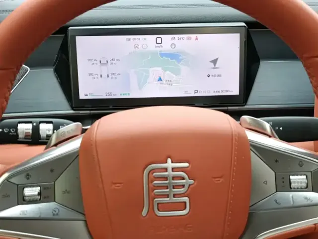 BYD Tang L — Фото автомобиля 12