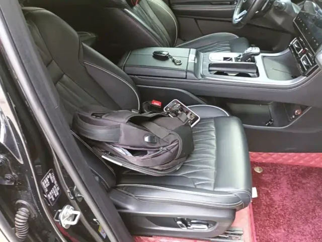 GAC Trumpchi GS8 — Фото автомобиля 24