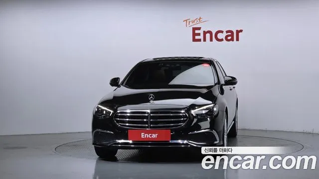 Mercedes-Benz E-Class — Фото автомобиля 3