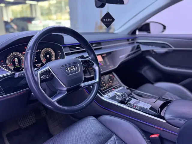 Audi A8 — Фото автомобиля 5