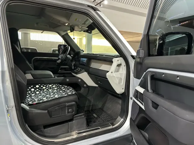Land Rover Defender — Фото автомобиля 11