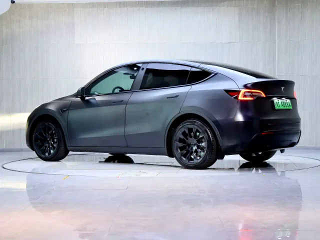 Tesla Model Y — Фото автомобиля 3