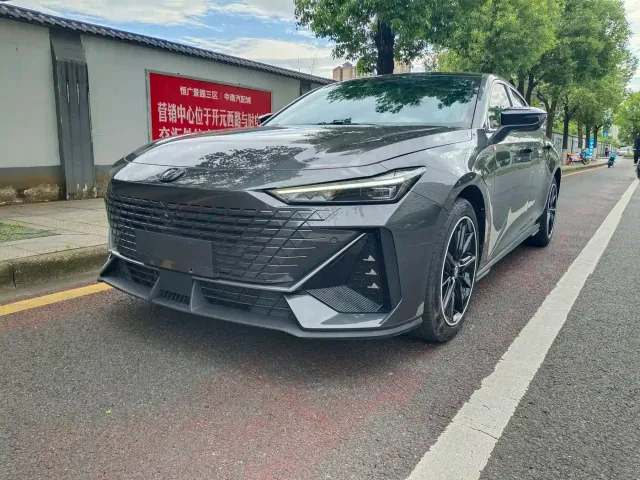 Фотография автомобиля — Changan UNI-V