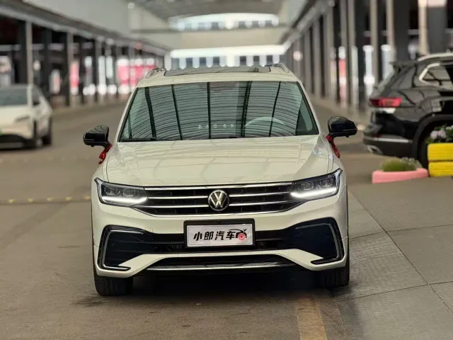 Volkswagen Tiguan L — Фото автомобиля 2