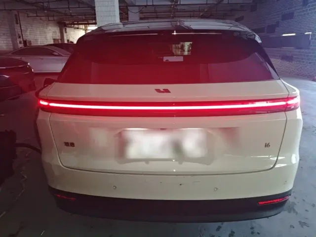 Li Auto i6 — Фото автомобиля 5