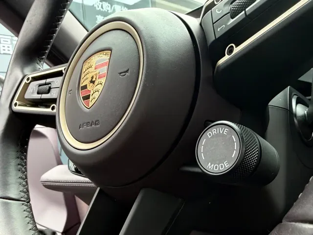 Porsche Taycan — Фото автомобиля 11