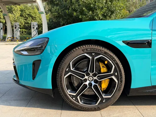 Xiaomi SU7 — Фото автомобиля 11
