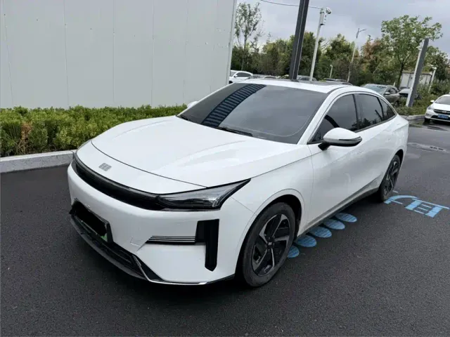 Фотография автомобиля — Geely Galaxy L6