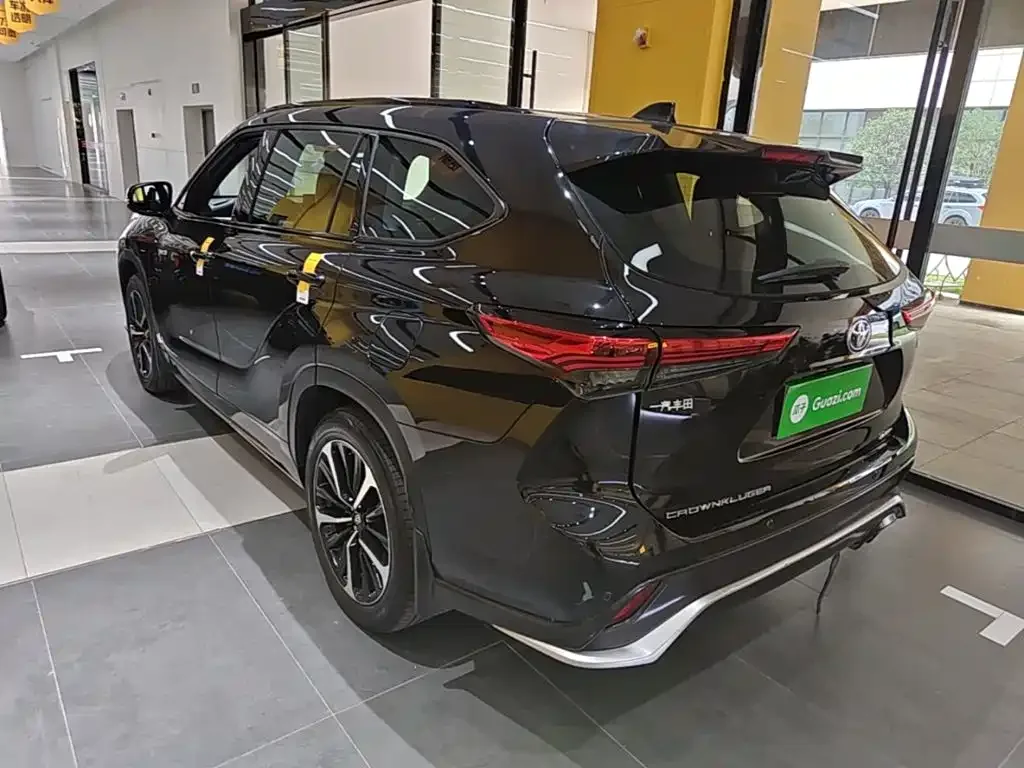 Toyota Crown Kluger 2022 2.5L HEV 4WD Luxury Edition — Фото автомобиля 4