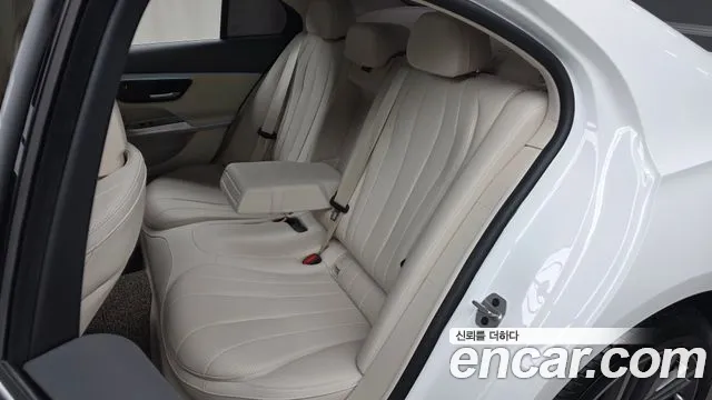 Mercedes-Benz E-Class — Фото автомобиля 13