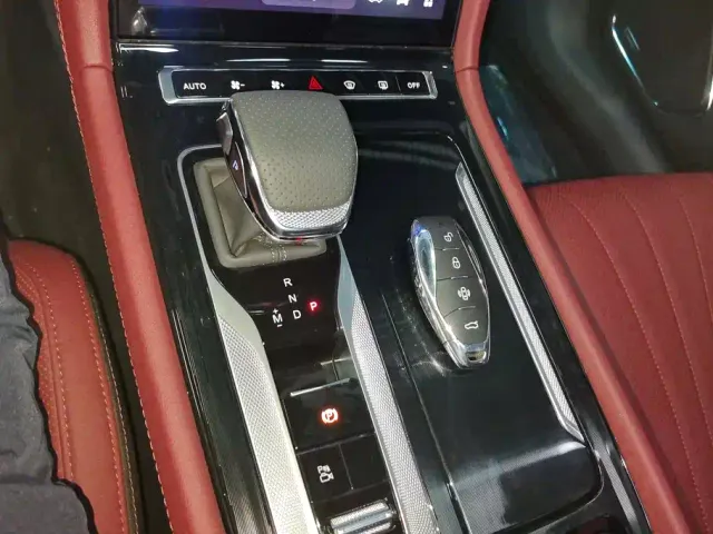 Hongqi H5 — Фото автомобиля 16