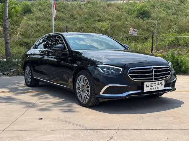 Mercedes-Benz E-Class — Фото автомобиля 3