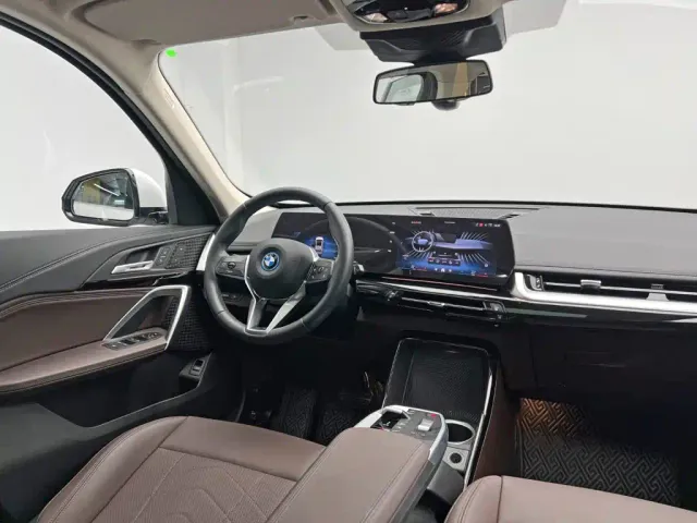 BMW iX1 — Фото автомобиля 23