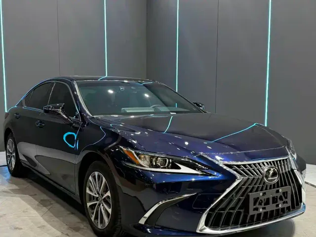 Lexus ES — Фото автомобиля 3