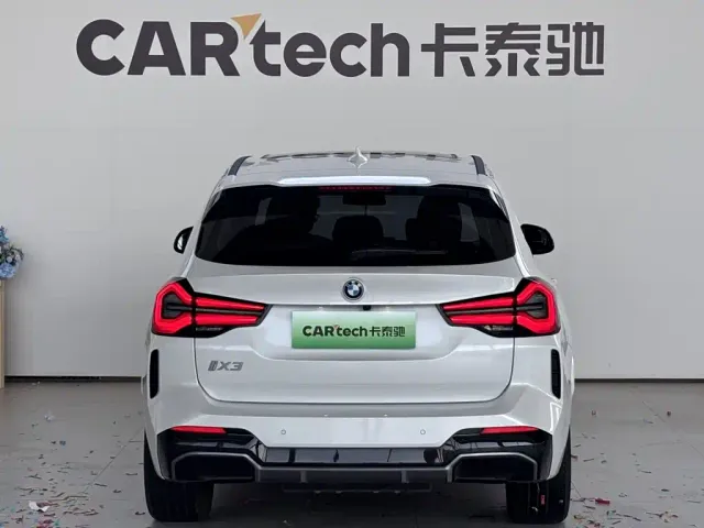 BMW iX3 — Фото автомобиля 5