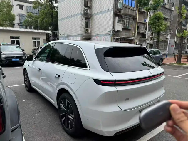 Li Auto L6 — Фото автомобиля 9