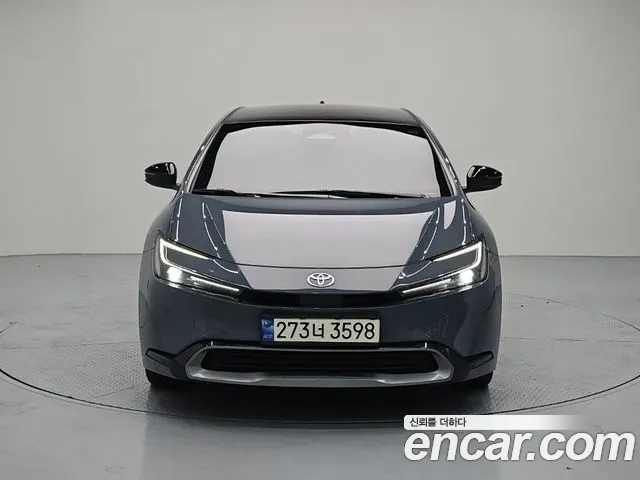 Toyota Prius 5th Gen — Фото автомобиля 2