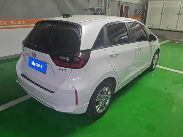 Honda Fit — Фото автомобиля 3