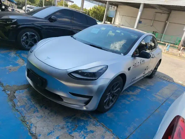 Фотография автомобиля — Tesla Model 3