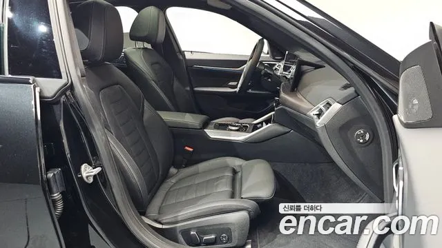 BMW i4 — Фото автомобиля 21