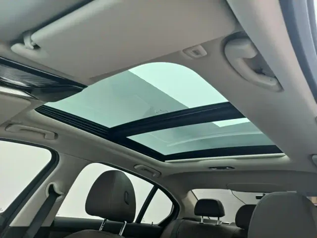 BMW 3 Series — Фото автомобиля 9