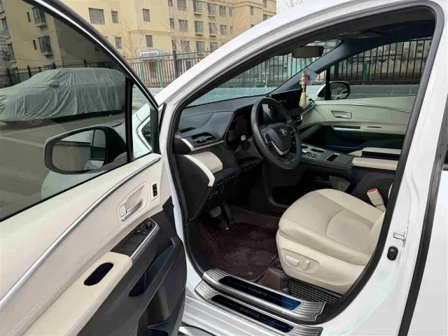Toyota Granvia — Фото автомобиля 4