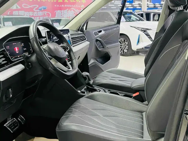 Volkswagen Tiguan L — Фото автомобиля 8