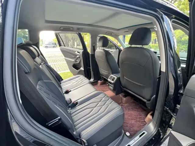 Volkswagen Tiguan L — Фото автомобиля 18